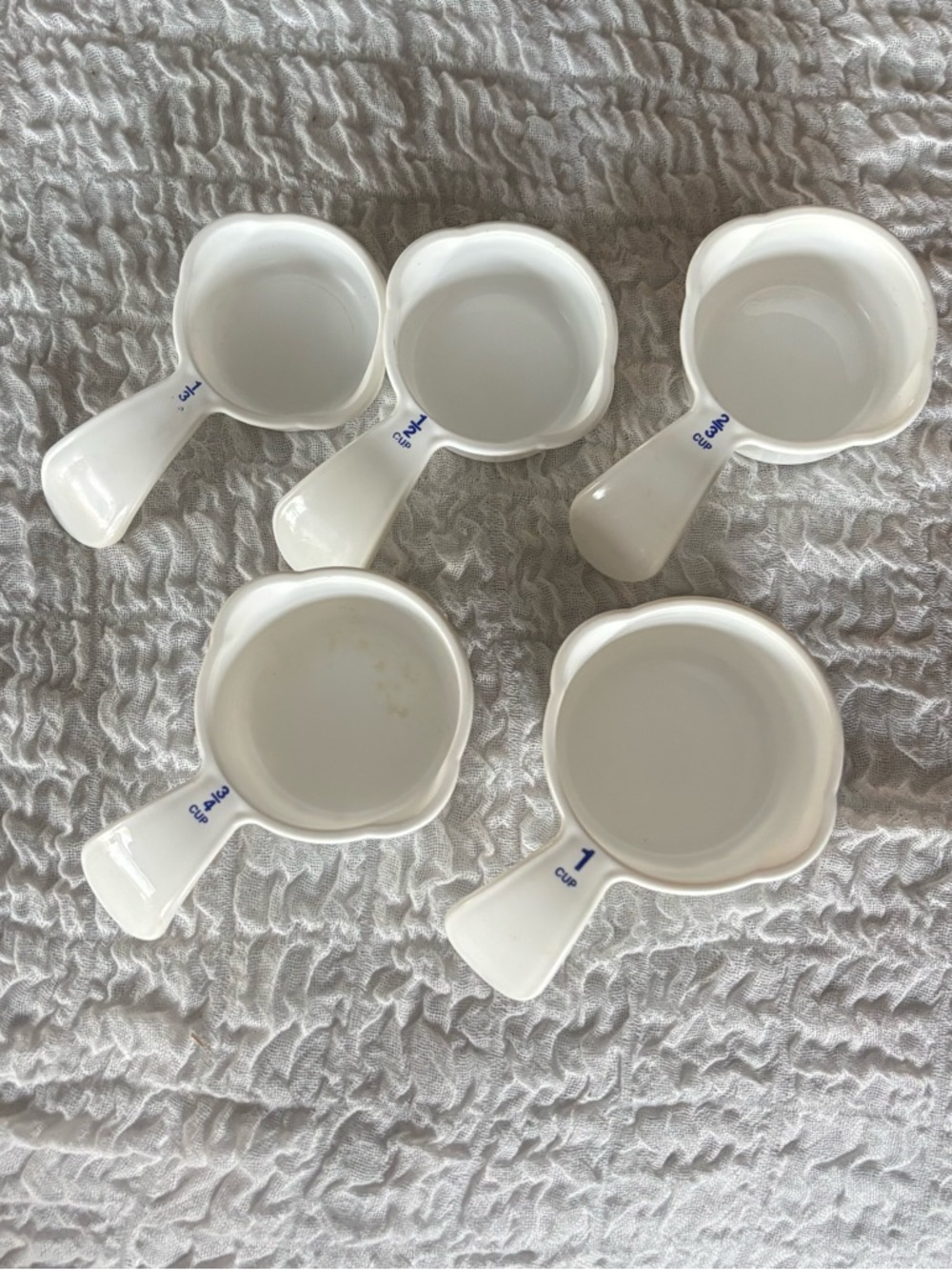 Tupperware measuring cups 1/3-1 cup 
Set of 5